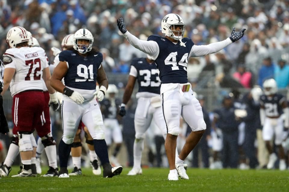 Penn State's Chop Robinson celebrates a sack against Mass.