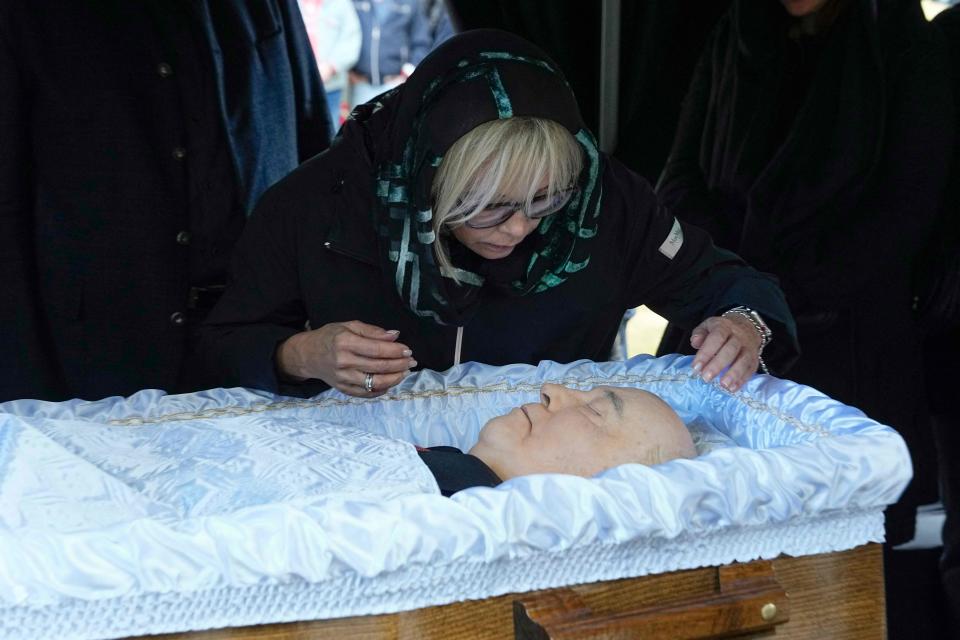 Irina Virganskaya, daughter of Mikhail Gorbachev, the last leader of the Soviet Union, reacts over the coffin during a funeral ceremony at the Novodevichy Cemetery in Moscow on September 3, 2022. - Last Soviet leader Mikhail Gorbachev will be laid to rest Saturday in a Moscow ceremony, but without the fanfare of a state funeral and with the glaring absence of President Vladimir Putin. (Photo by Alexander Zemlianichenko