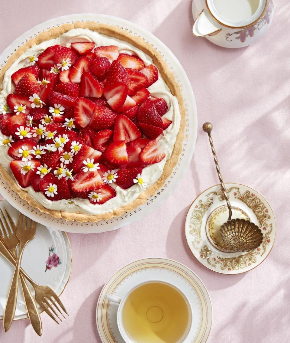 mascarpone strawberry tart topped with fresh strawberries and chamomile flowers for garnish