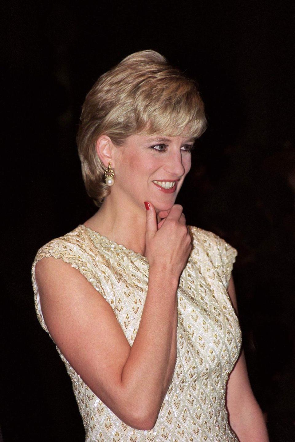 30 Photos of the Royals Wearing Gold Jewelry