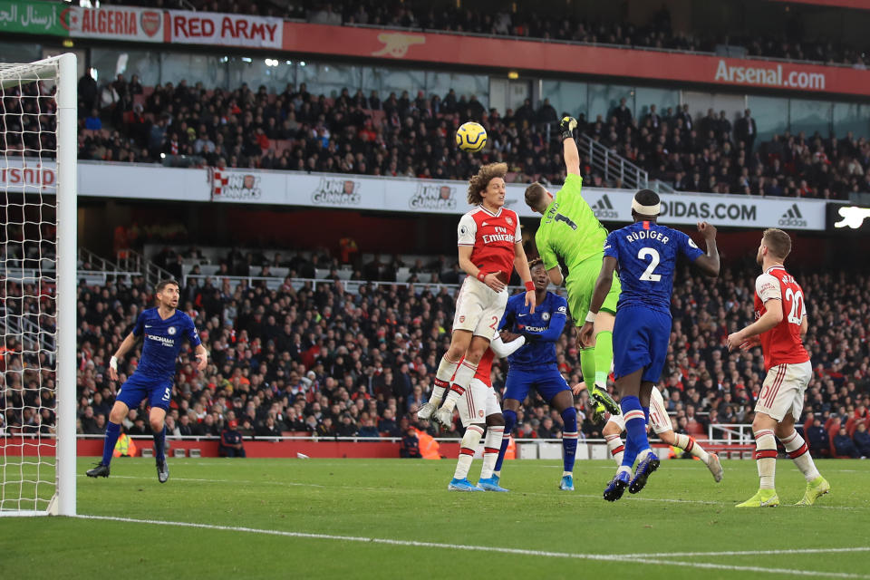 LONDON, ENGLAND - DECEMBER 29: Bernd Leno and David Luiz of Arsenal fail to clear the ball allowing Jorginho of Chelsea to score a goal during the Premier League match between Arsenal FC and Chelsea FC at Emirates Stadium on December 29, 2019 in London, United Kingdom. (Photo by Marc Atkins/Getty Images)