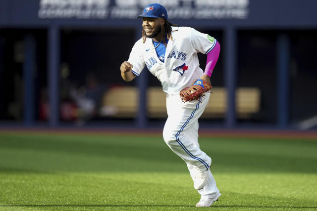 Vlad Jr. scratched by Blue Jays with sore left wrist