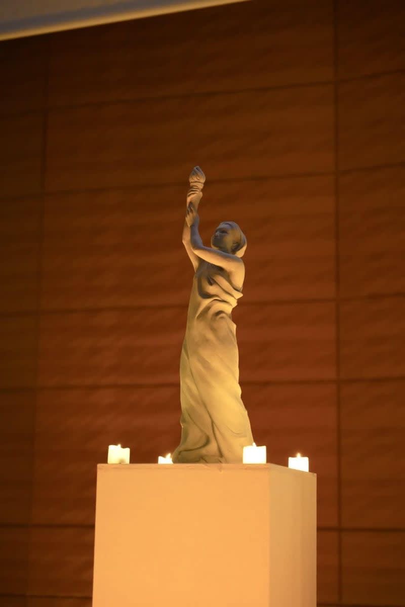 東京自由民主人權之聲等民團6月3日在日本國會舉辦「八九六四天安門事件35周年追悼集會」，並在現場豎立民主女神像。「香港民主女神」提供
