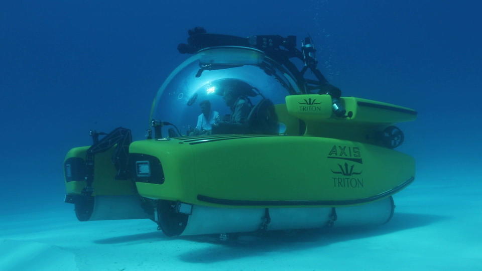 Carl Allen and Lee Cowan visit the site of the wreck of the Nuestra Señora de las Maravillas.  / Credit: Allen Exploration