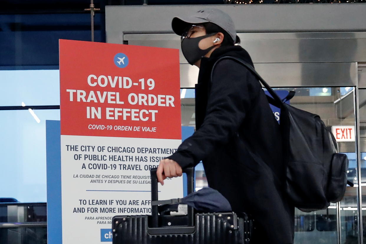 A traveler passes through O'Hare International Airport  ahead of the Thanksgiving holiday during the coronavirus disease (COVID-19) pandemic, in Chicago, Illinois, U.S. November 25, 2020. (Kamil Krzaczynski/Reuters)