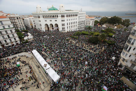 Hundreds of thousands of demonstrators return to the streets to press demands for wholesale democratic change well beyond former president Abdelaziz Bouteflika's resignation, in Algiers, Algeria April 19, 2019. REUTERS/Ramzi Boudina