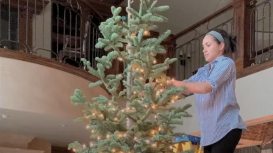 Meghan Markle decorating Christmas tree