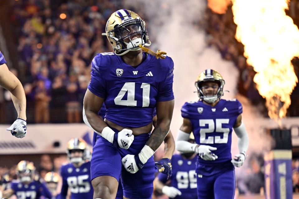 Washington defensive end Lance Holtzclaw (41) runs on the field before the Pac-12 championship NCAA college football game against Oregon Friday, Dec. 1, 2023, in Las Vegas. | David Becker, Associated Press