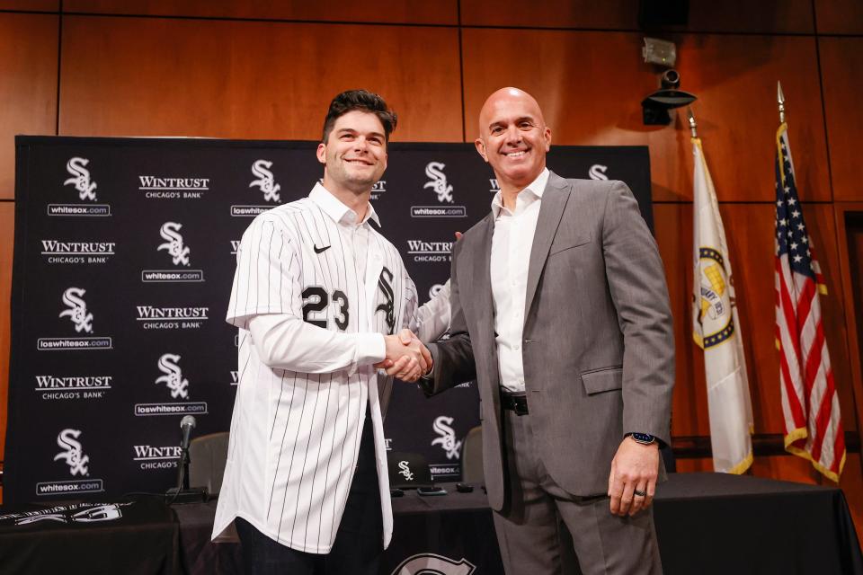 New White Sox manager Pedro Grifol poses with Andrew Benintendi.