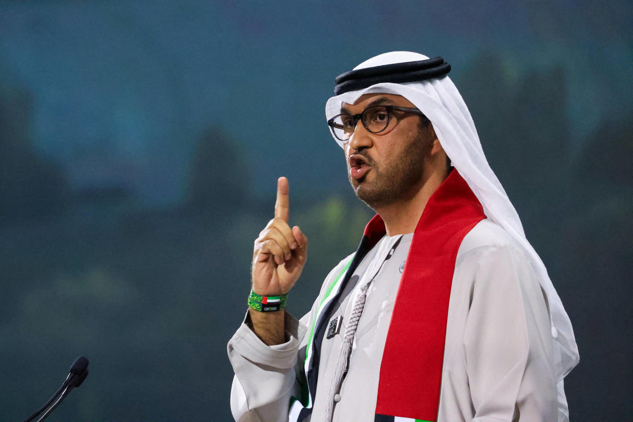Le président de la COP28 à Dubaï, Sultan Al Jaber, est également le PDG du géant pétrolier ADNOC, qui privilégie les technologies de capture de carbone pour poursuivre ses activités polluantes.