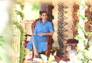 <p>Lors d’une de ses visites sur les Îles Tonga, la duchesse portait une robe chemise bleue signée Veronica Beard.<br>Crédit : Getty </p>