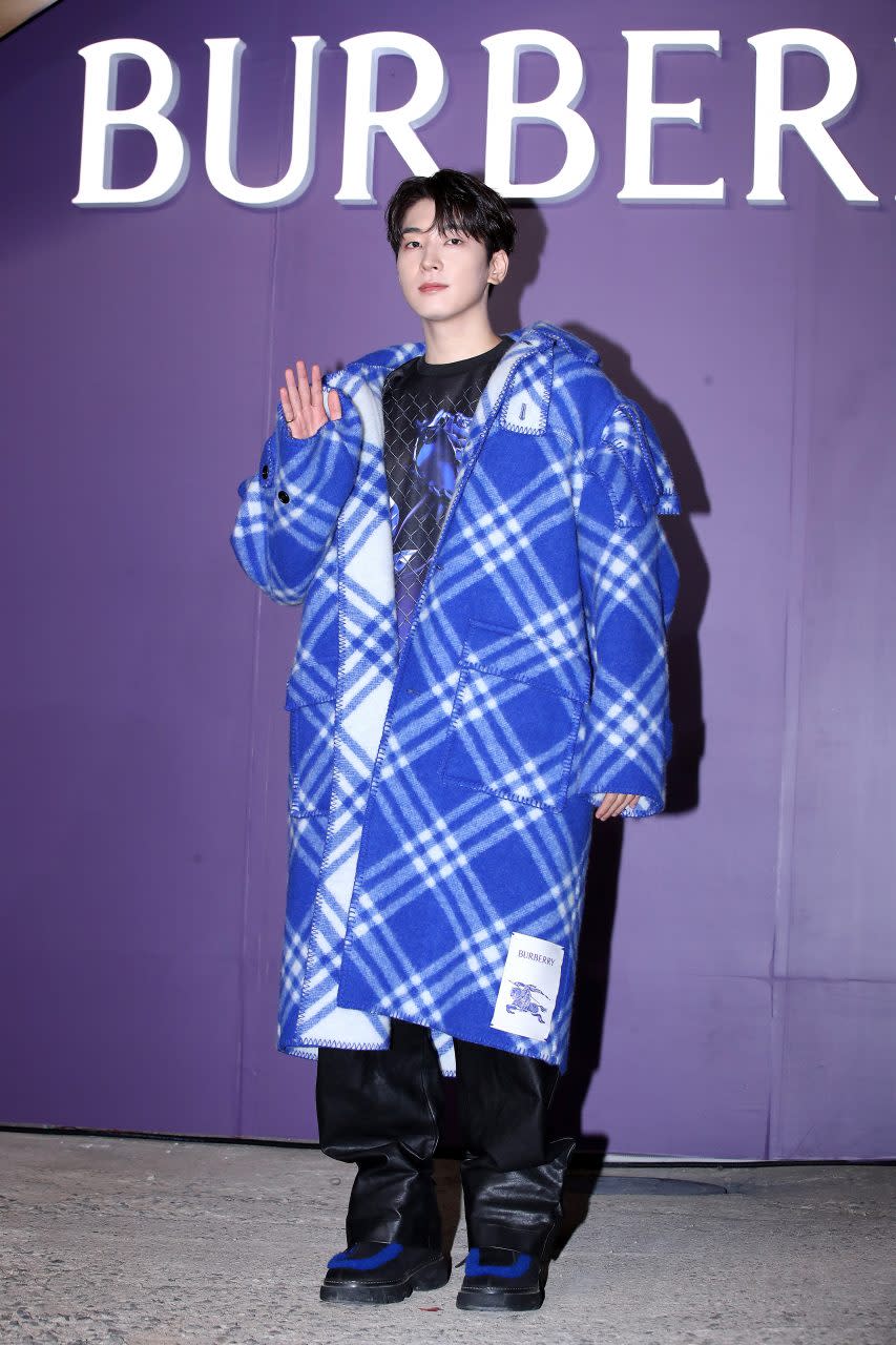 SEOUL, SOUTH KOREA - OCTOBER 06: WonWoo of Boy band Seventeen attends a photocall for the 'BURBERRY Seongsu Rose' pop-up store opening on October 06, 2023 in Seoul, South Korea. (Photo by Han Myung-Gu/WireImage)