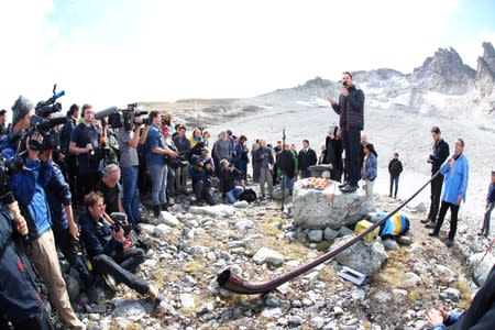 Environment NGOs, Alps protection associations commemorate dying glacier at on-site mourning ceremony