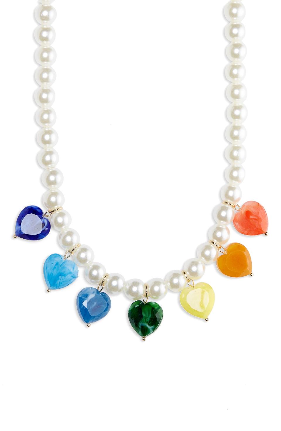 16) Heart Charm Pearl Necklace