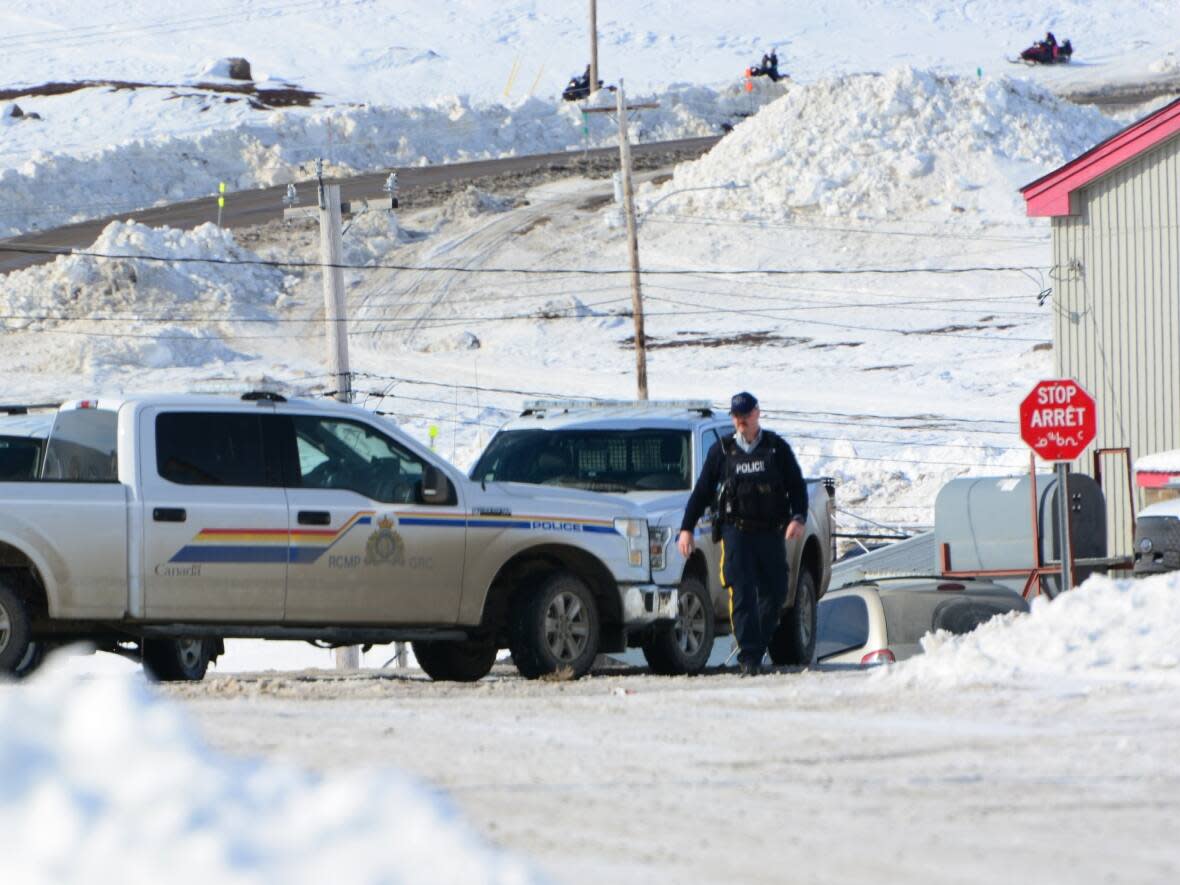 Police at the scene of a disturbance in Apex, Nunavut, in April 2020. (Patrick Nagle/CBC  - image credit)