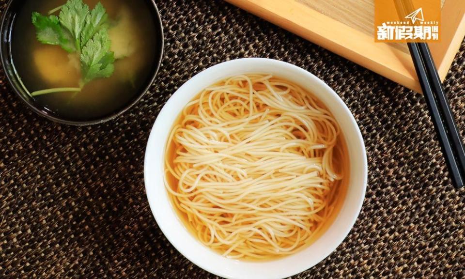 素麵或味噌湯，湯底都是用日本昆布熬成。