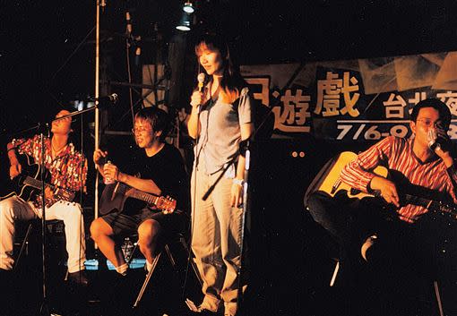 誠品1996年舉辦音樂會，剛出道的陶晶瑩和張雨生都曾在台上演出。（圖／誠品提供）