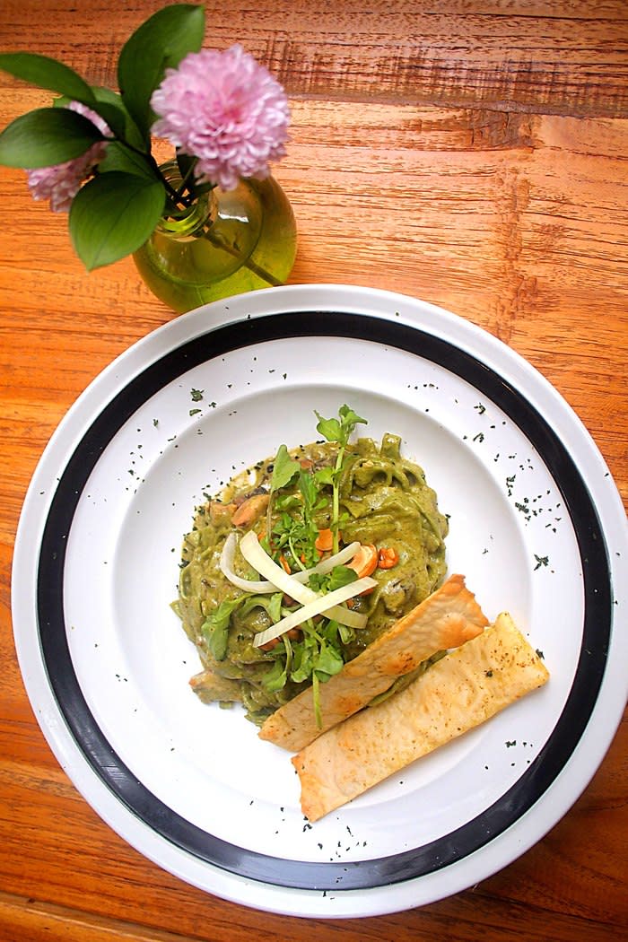 Casadina's Verde Tagliatelle Chicken: The delicately textured Verde Tagliatelle Chick is delicious, with a creamy pesto sauce perfectly balanced by chicken and mushroom.