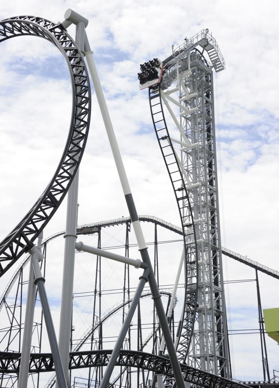 2019: Takabisha, Fuji-Q Highland, Yamanashi, Japan,