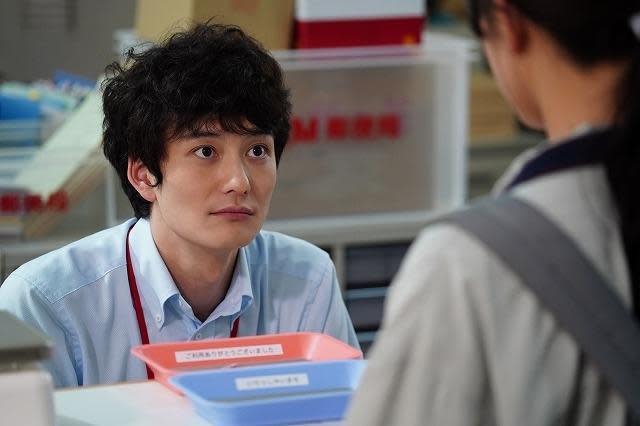 岡田將生飾演做什麼都快一拍的郵局員工阿一，雖長得帥氣但總是「被分手」。（翻攝自eiga.com）