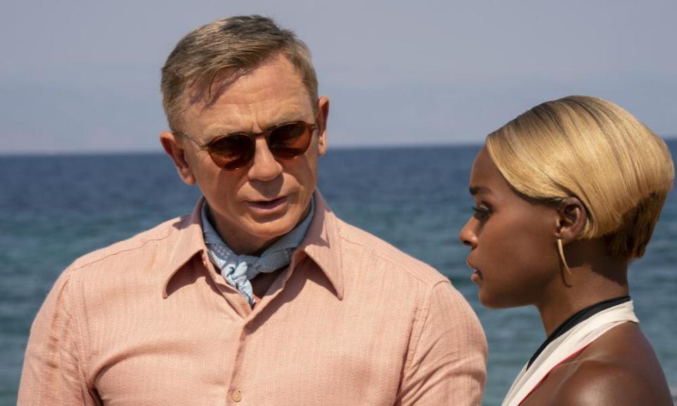 Daniel Craig and Janelle Monáe in Glass Onion: A Knives Out Mystery.