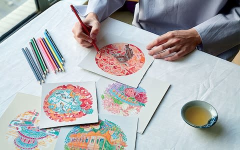 Chinese artist creating designs for sale at Summer Palace - Credit: PROVIDED TO CHINA DAILY