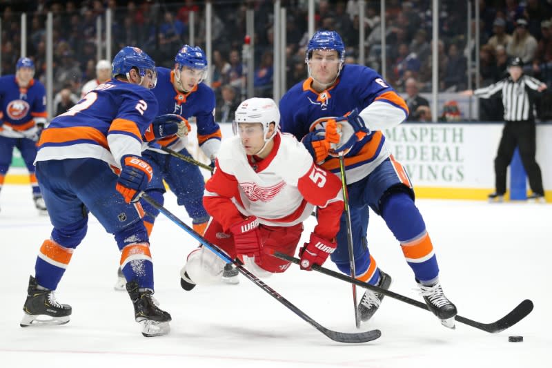 NHL: Detroit Red Wings at New York Islanders