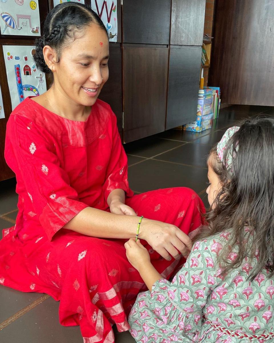 Inaaya tying rakhi