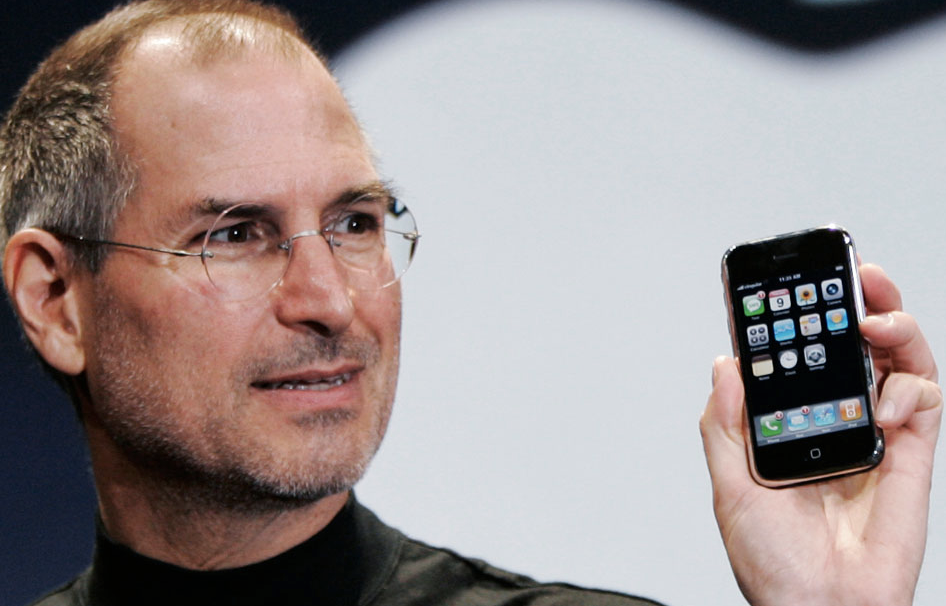 Steve Jobs will be a crucial witness against Apple in an iPod antitrust suit