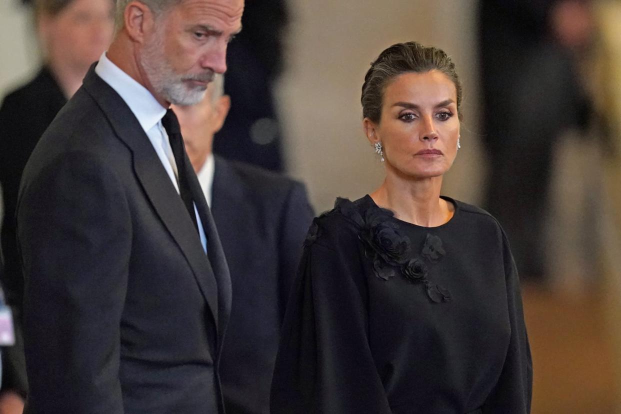 Felipe VI et Letizia se recueillant devant le cercueil de la reine Elizabeth, le 18 septembre 2022. - Jacob King - AFP