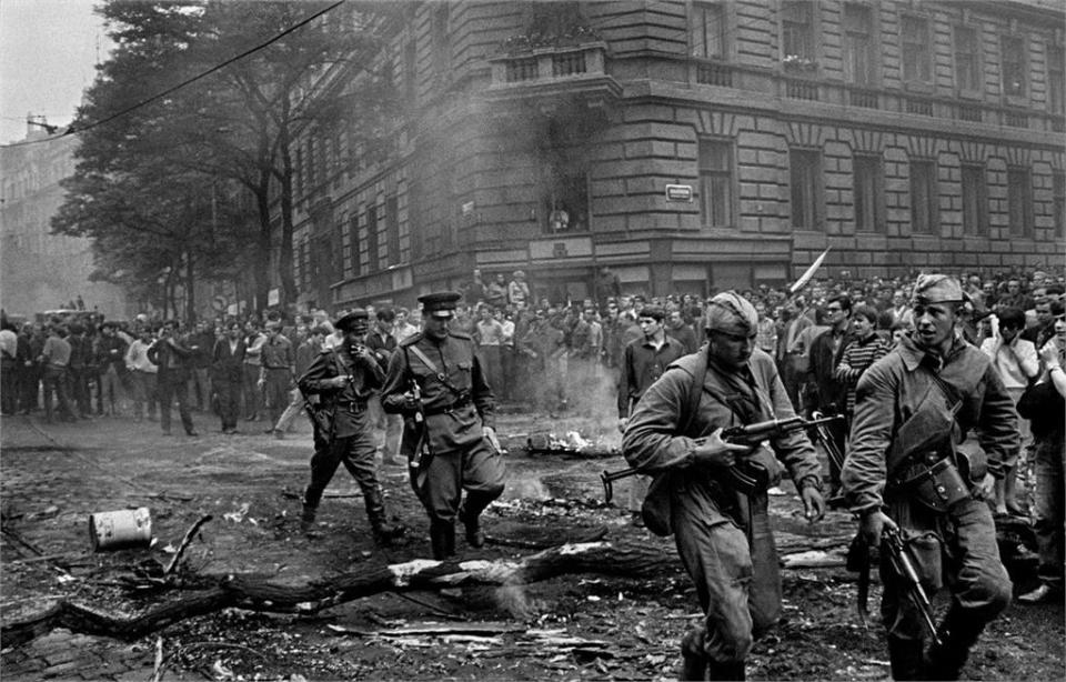 蘇聯於1968年鎮壓捷克民主運動