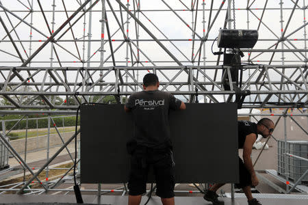 Workers set up a platform for the upcoming concert "Venezuela Aid Live" at Tienditas cross-border bridge between Colombia and Venezuela in Cucuta, Colombia February 20, 2019. REUTERS/Luisa Gonzalez