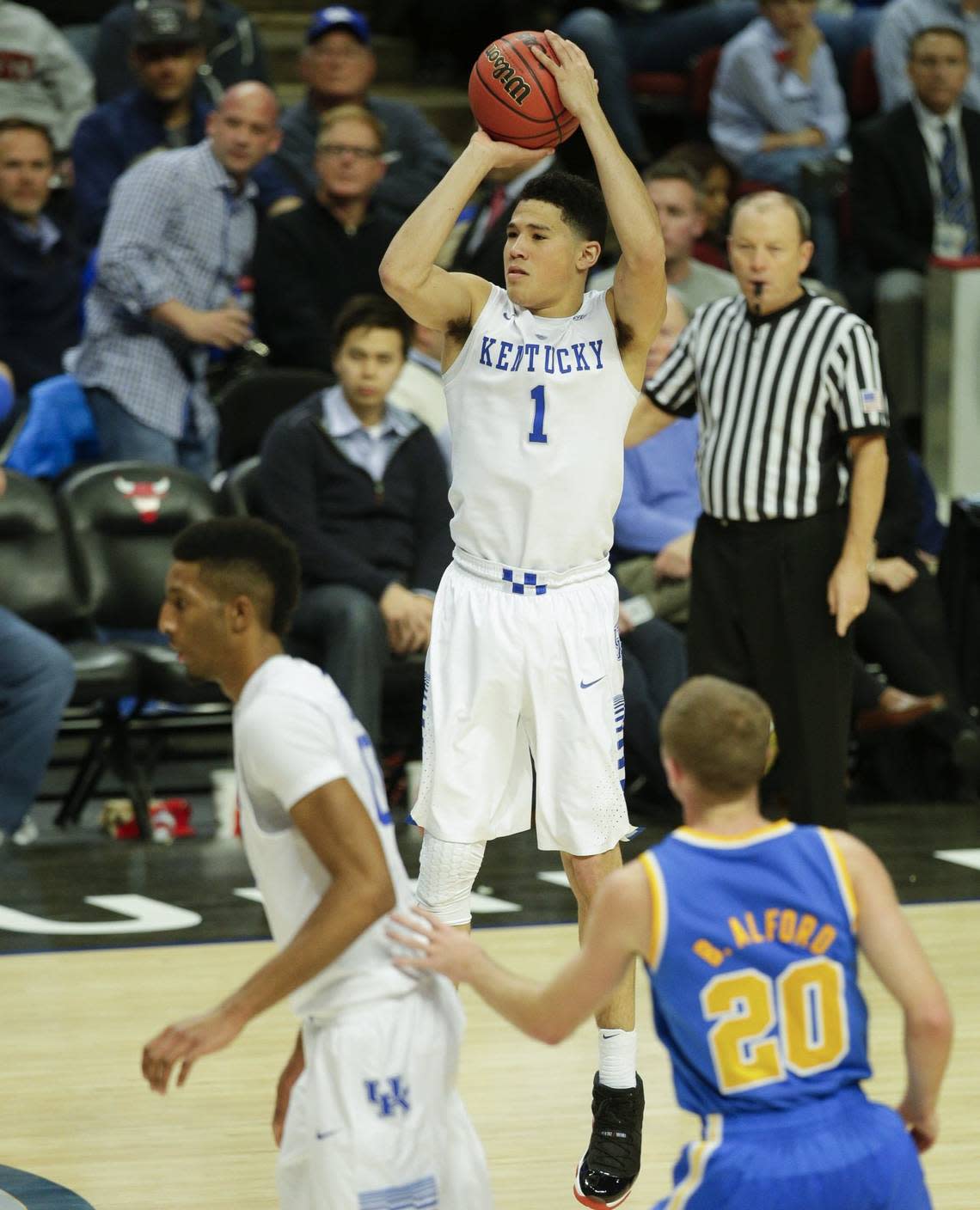 Devin Booker (1) led Kentucky with 19 points in its 83-44 victory over UCLA in 2014.