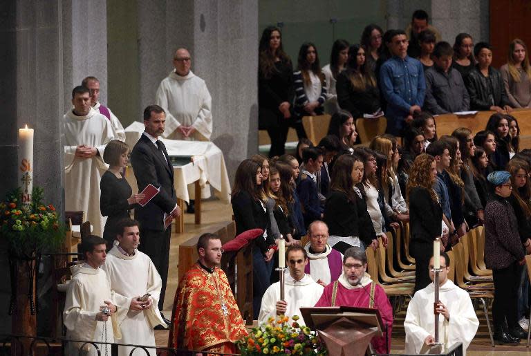 A photo received from EFE shows Spanish King Felipe and his wife Queen Letizia (L) attending a memorial mass on April 27, 2015 at the Sagrada Familia's basilica in Barcelona