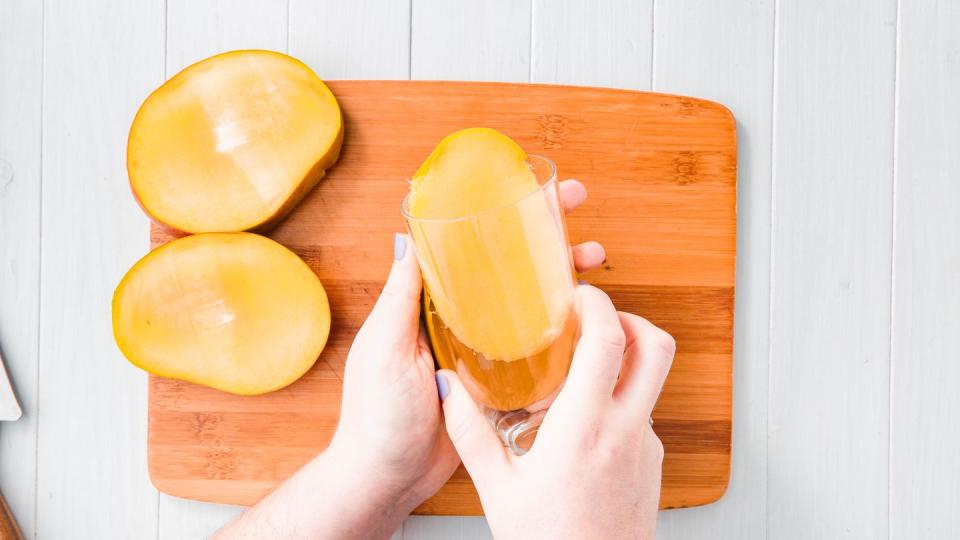 how-to-peel-a-mango