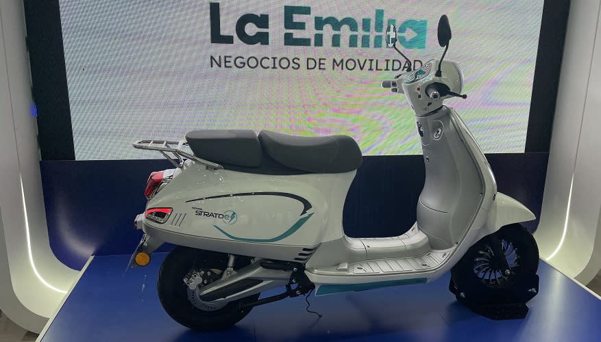 Motomel presentó la STRATOe en el Salón de la Moto.