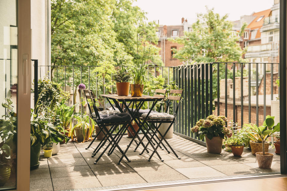 5. Use small containers for a flexible roof garden