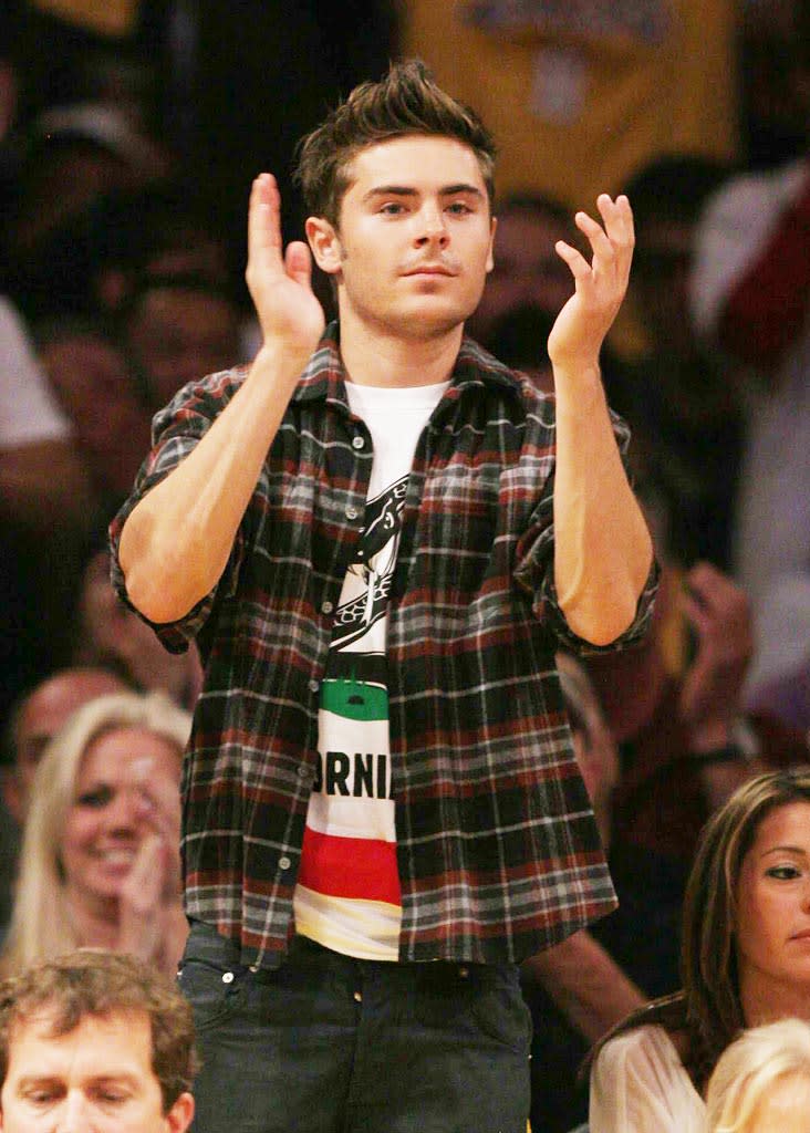 Efron Zac Lakers Game