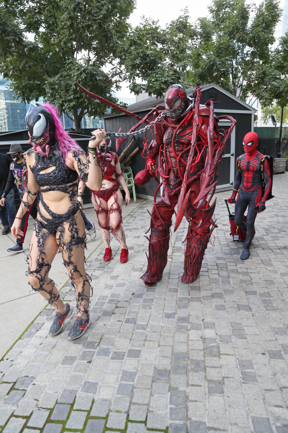 Carnage and symbiotes NYCC cosplay 2021