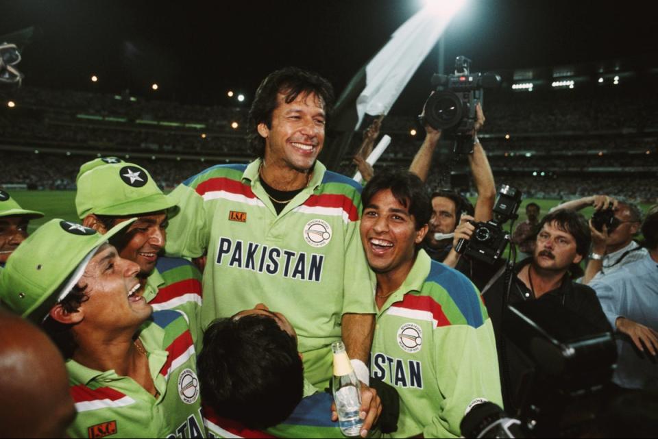 Pakistan cricket captain Imran Khan (c) celebrates with teammates after the 1992 World Cup final victory against England in Melbourne, Australia (Getty Images)