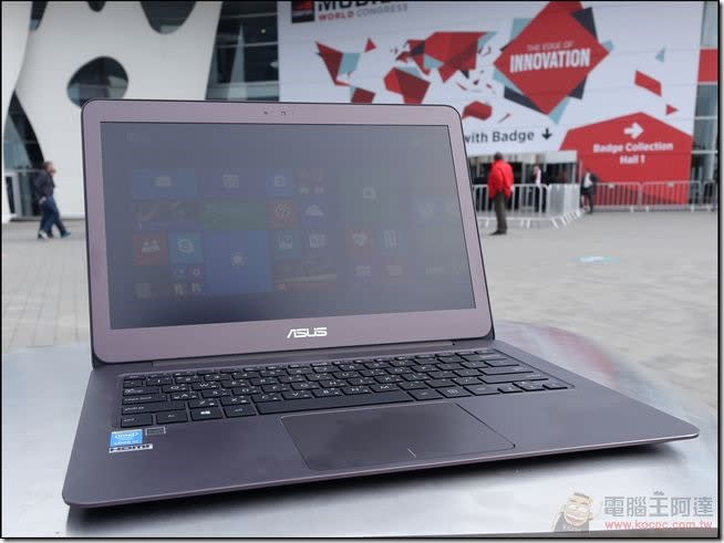 ▲阿達這次去西班牙參加 MWC 2015 大會就是使用ASUS ZenBook UX305 順利完成各項報導。