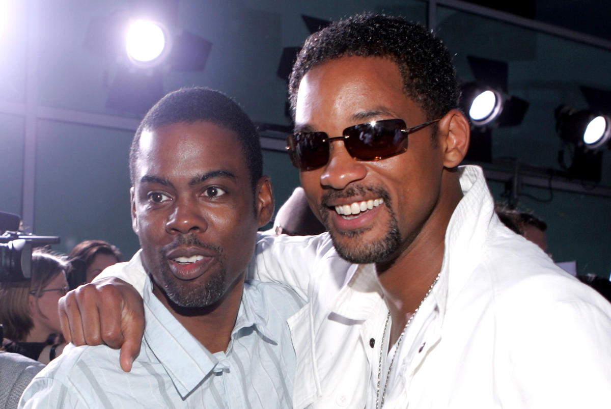 Chris Rock Jokes About Oscars Slap After Will Smith Apology Video