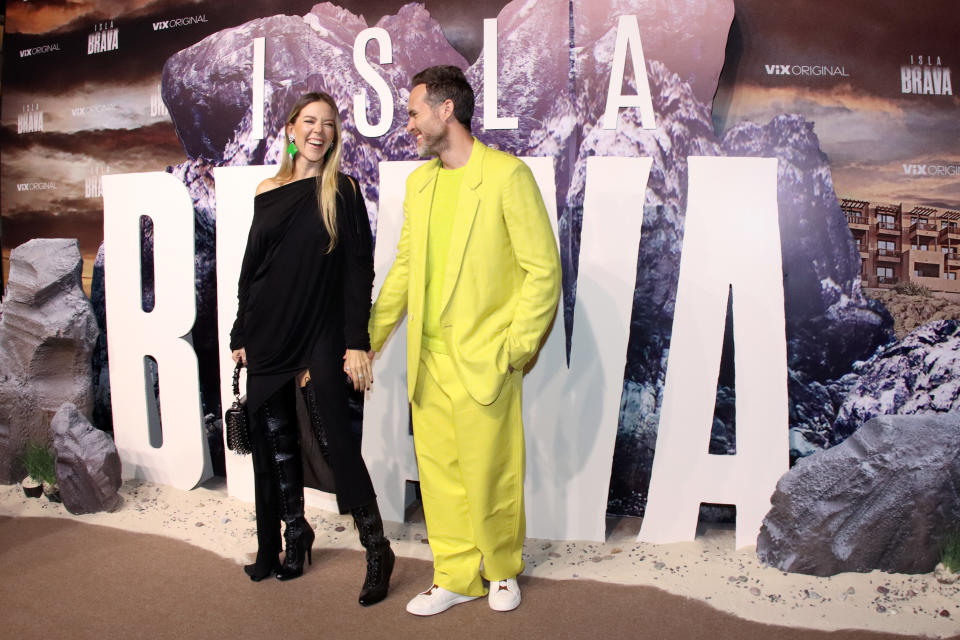 Fernanda Castillo y su esposo Erik Hayser en la premiere de 'Isla Brava' en la Ciudad de México. (Adrián Monroy/Medios y Media/Getty Images)