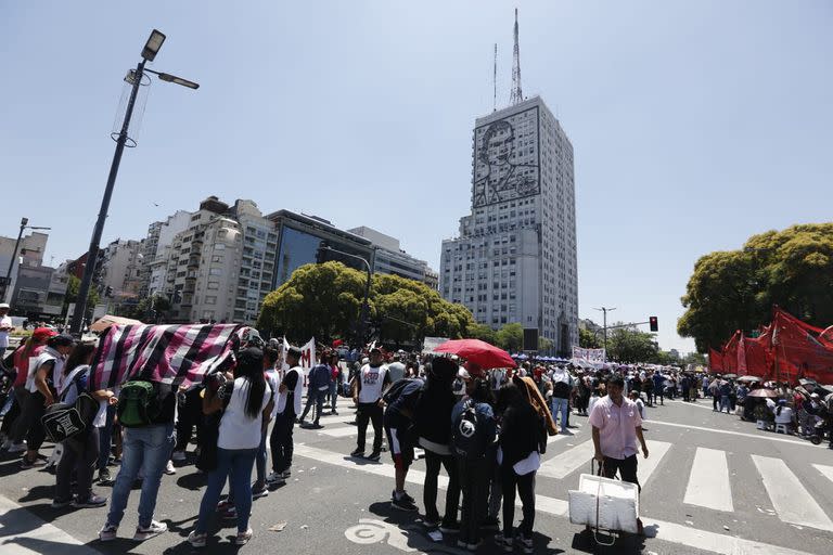 Organizaciones sociales protestan frente al Ministerio de Desarrollo Social