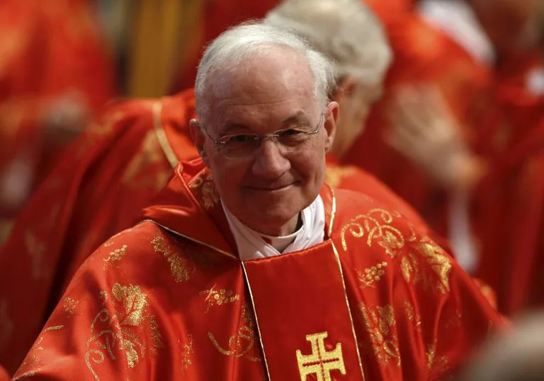 El cardenal canadiense Marc Ouellet participa en una misa en la Basílica de San Pedro, en el Vaticano, el 12 de marzo del 2013