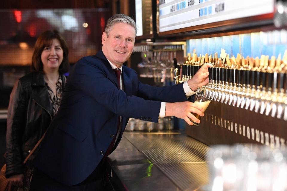 Sir Keir and Lucy Powell at BrewDog's pub (PA)