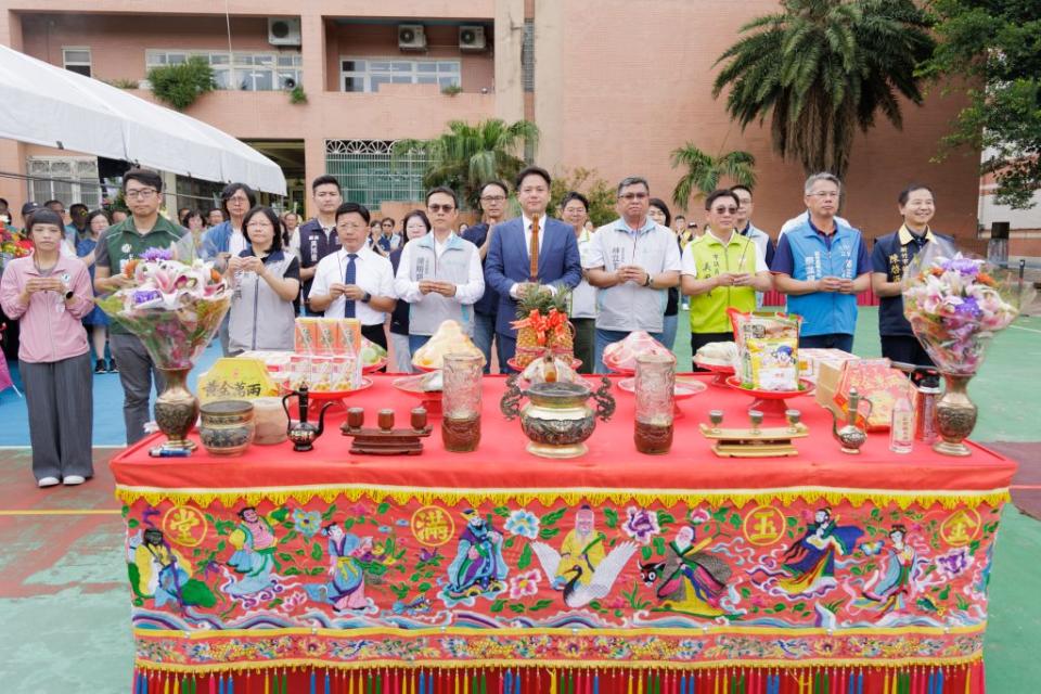 新竹市香山國小新建校舍工程二十六日舉辦開工動土典禮。(記者曾芳蘭攝)