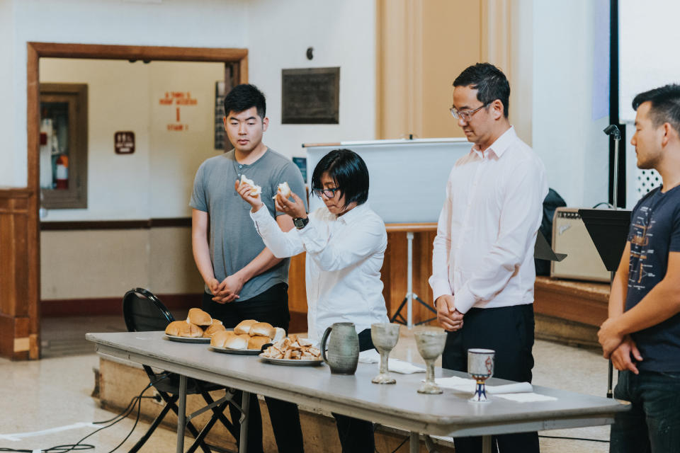 Pastor Eula Pagdilao of the First Progressive Church in Los Angeles blesses bread during a service at the PAAC conference. (Photo: <a href="https://www.eyeglassphoto.com/" target="_blank">Dae Jeong</a>)