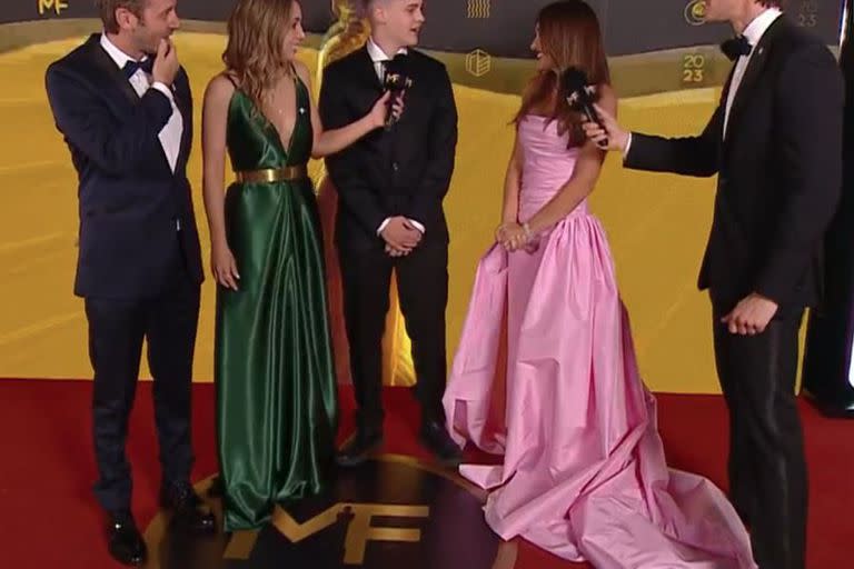 Benjamín Vicuña y Pampita, en la alfombra roja