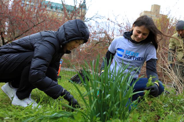 <p>american express</p> American Express colleagues participate in a Serve2Gether park cleanup event.